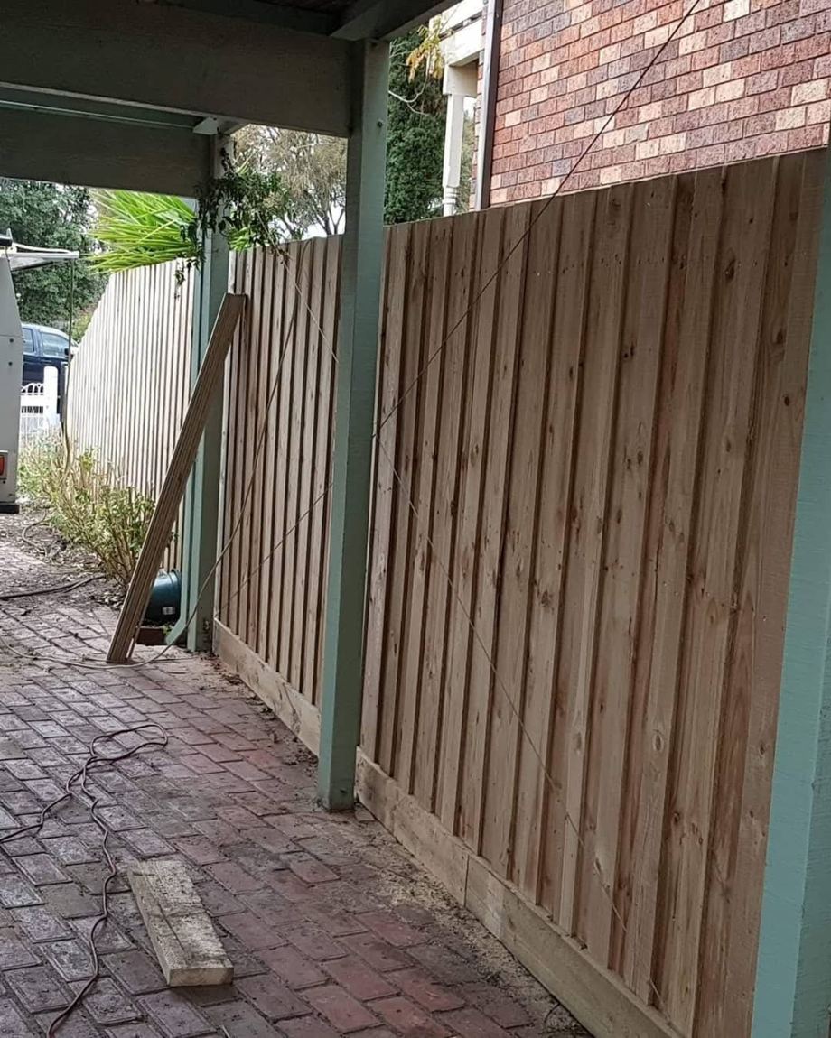 Timber boundary fence 11