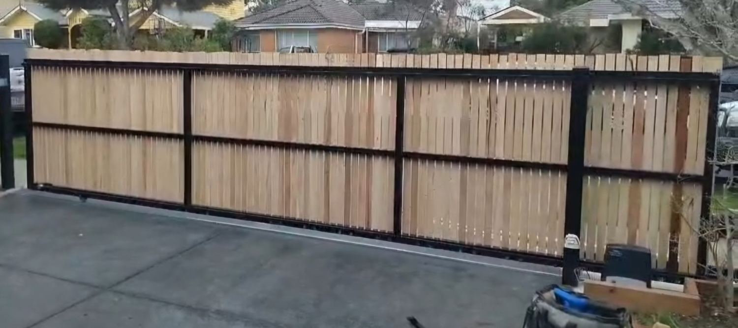 Automatic sliding driveway gate by Mordy Fencing 8
