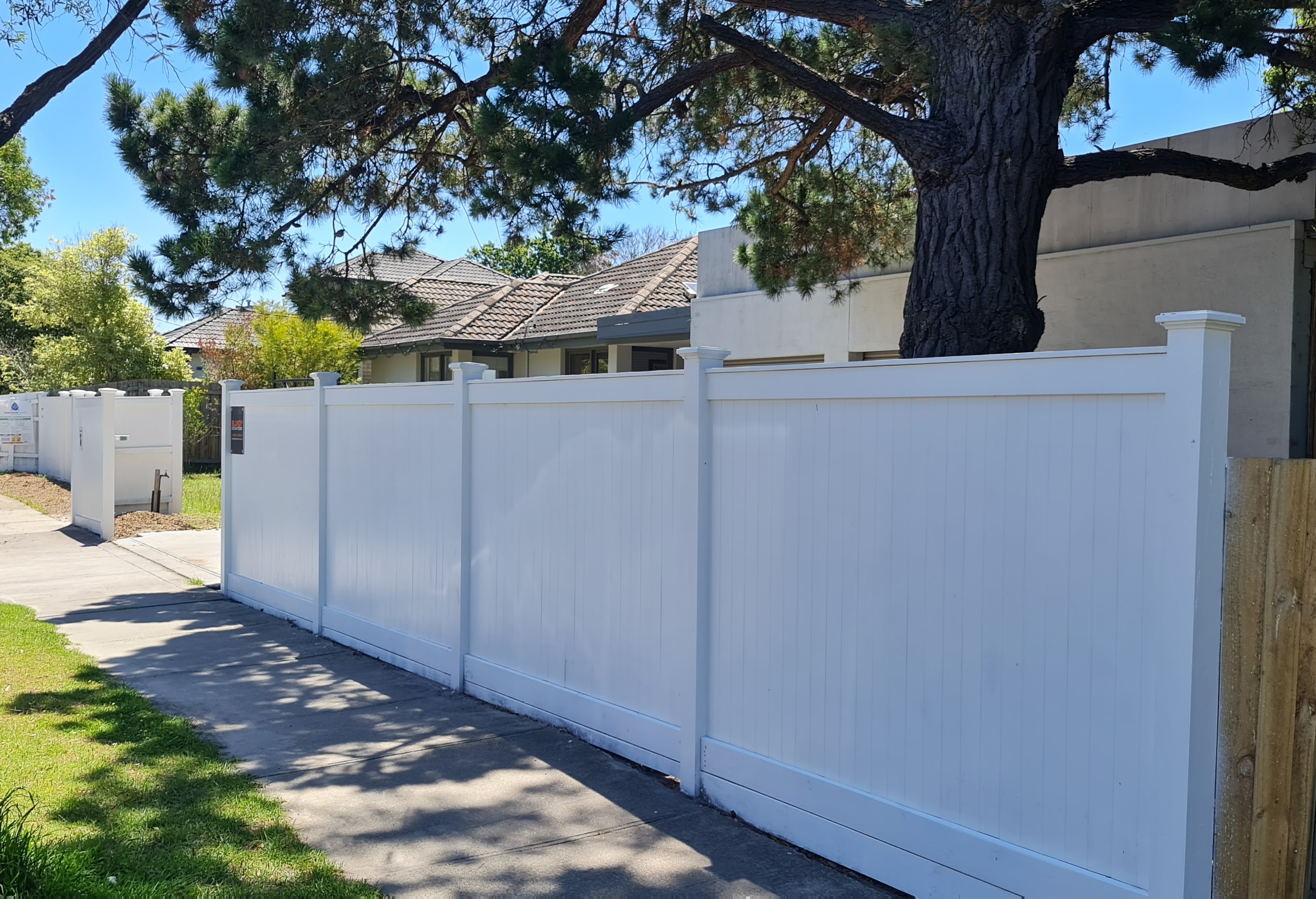 Hamptons style front fence by Mordy Fencing